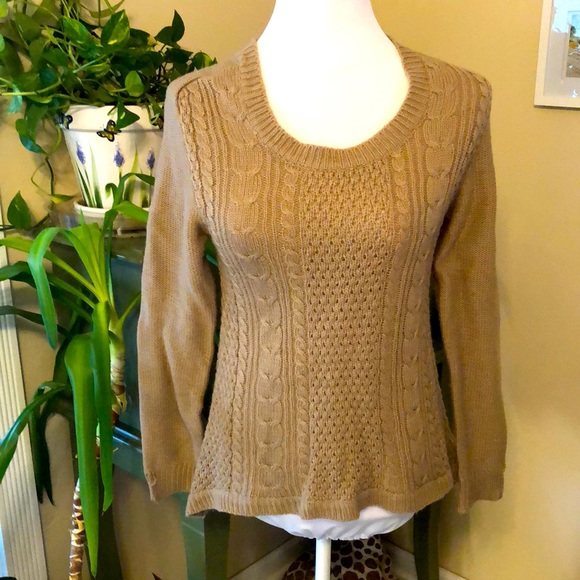 Crew neck cable sweater. Longer in back - Picture 1 of 6